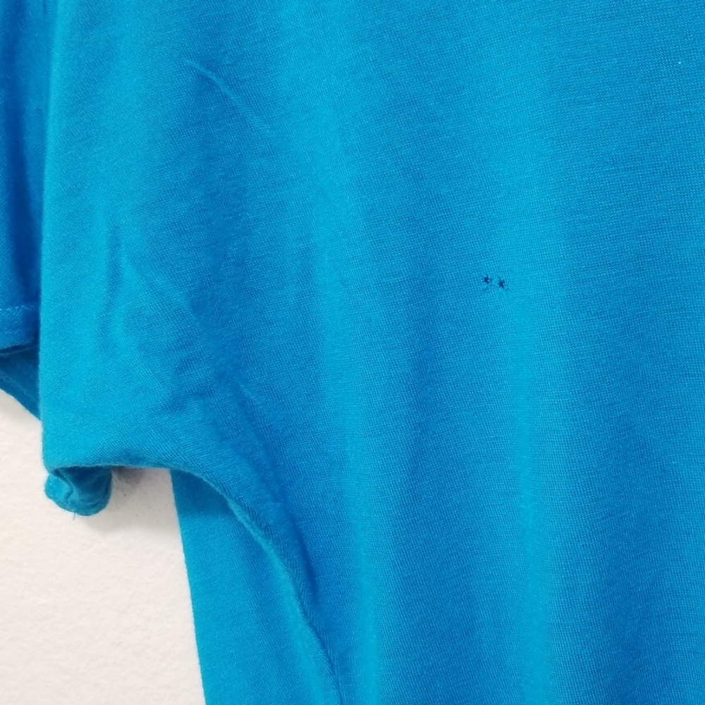 Brenda's peek-a-boo shoulder top - Picture 9 of 10